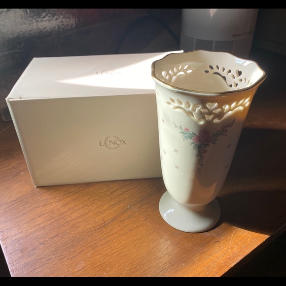 Lenox vase - Picture 2 of 4